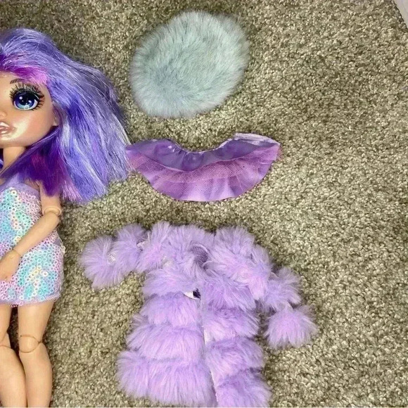 Rainbow High Purple Fashion Doll Series 1 - Violet Willow, Lot W/ shoes/clothes - Picture 9 of 11
